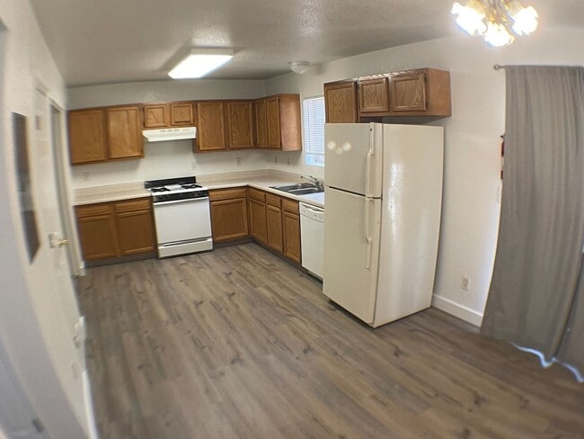 Photo - 2115 N West St Unidad (156)  2115 N. West St. #B