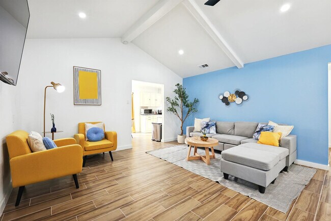 Photo - 1044 Briarwood Ln Unit ID1051607P