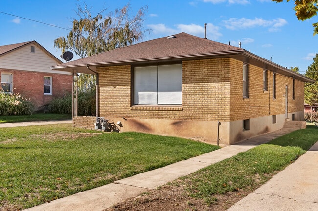 Building Photo - 3371 Quincy Ave Unit 3371