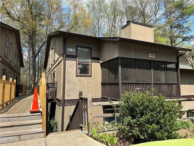 Photo - 303 River Run Dr