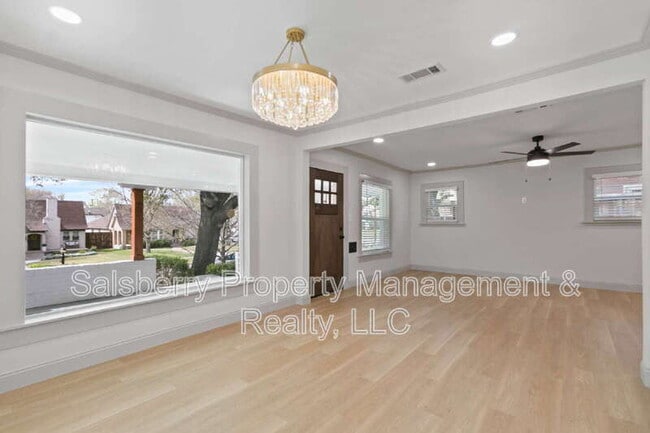 Photo - 2105 Tremont Ave