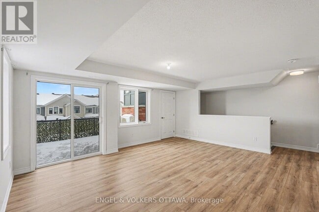 Photo - 2276 Watercolours Way