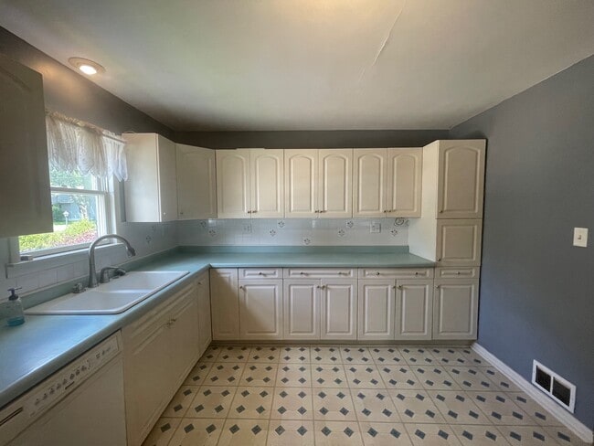 Photo - 110 Monroe St