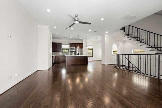 Photo - 742 W 24th St