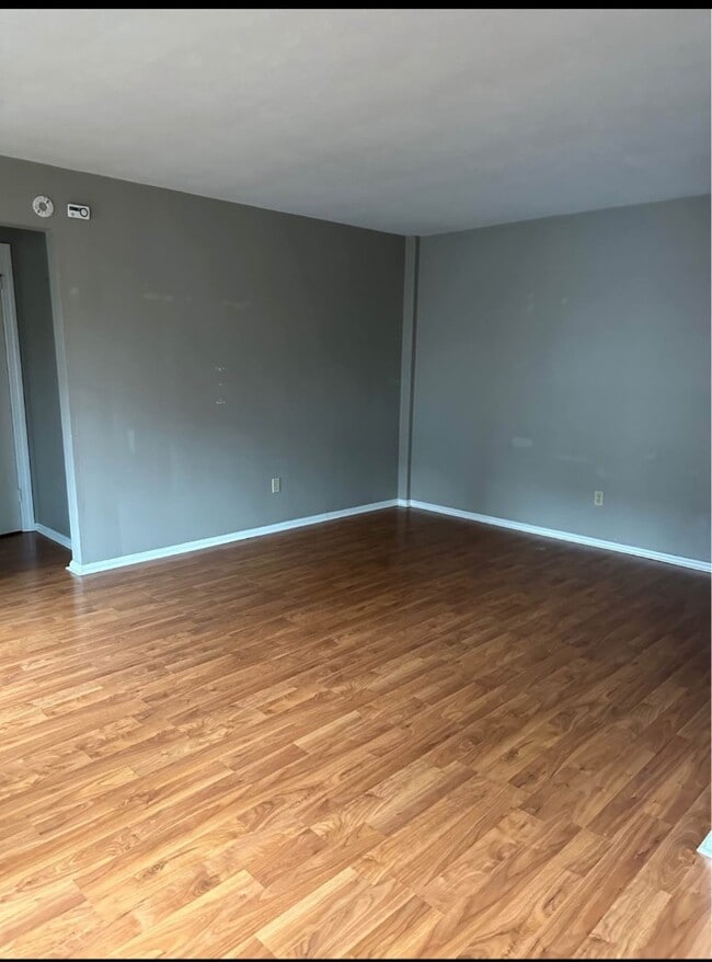 Photo - 19406 Van Aken Blvd