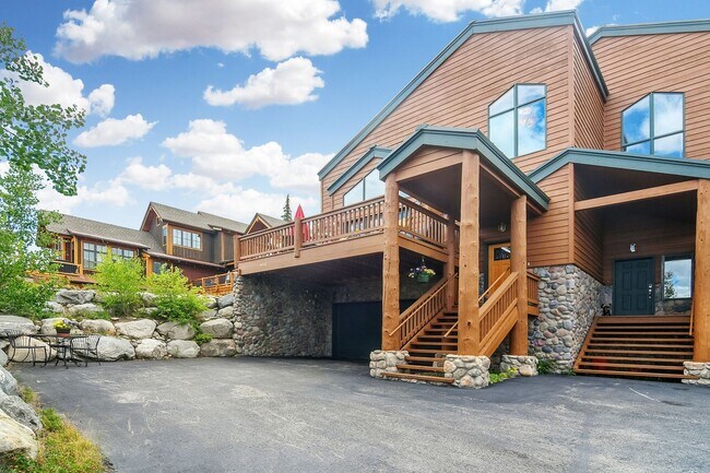 Photo - Flexible lease terms! Garage! Beautiful views!