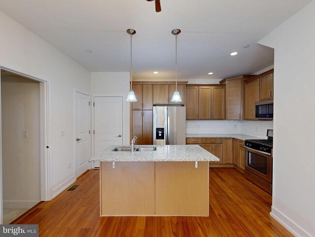 Photo - 909 Lakeview Ct