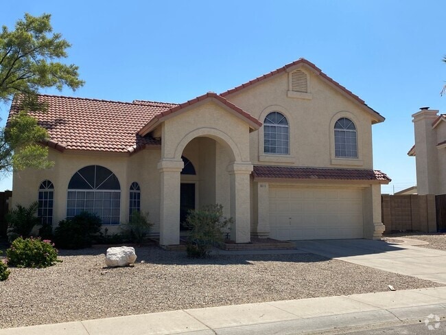 Building Photo - 3 Bedroom 2.5 Bathroom with a Pool in Gard... Rental