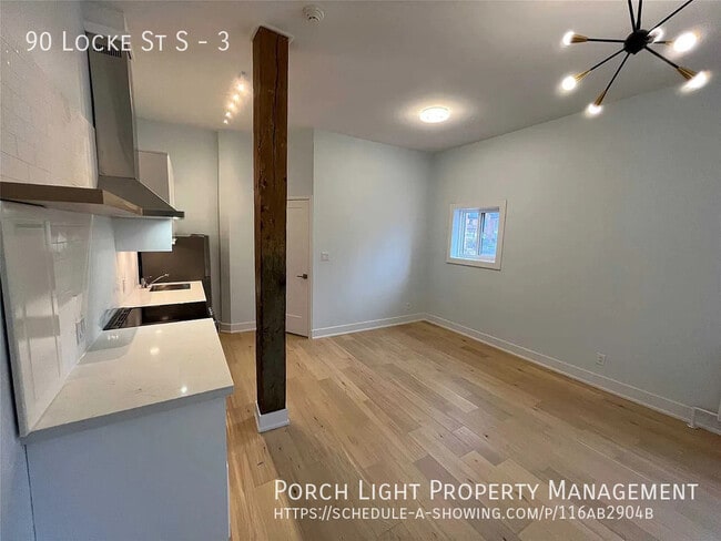 Photo - Locke St S Main Floor Private Laundry, Parking  and AC Unité 3