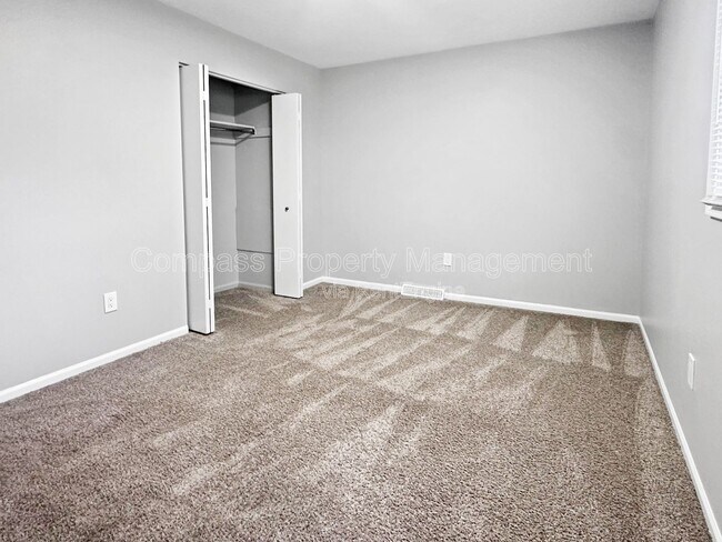 Photo - 2071 Andrew St SE