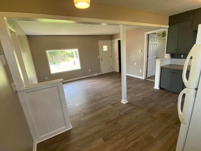 Photo - 114 E Russell St