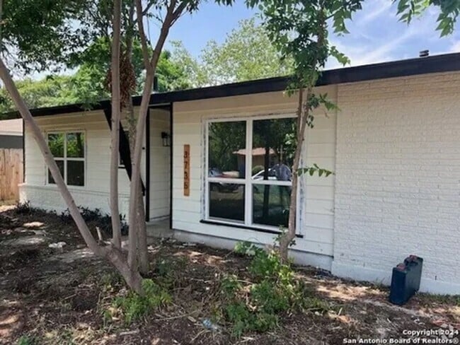 Building Photo - Charming 3-Bedroom Home in Wilshire Neighb...