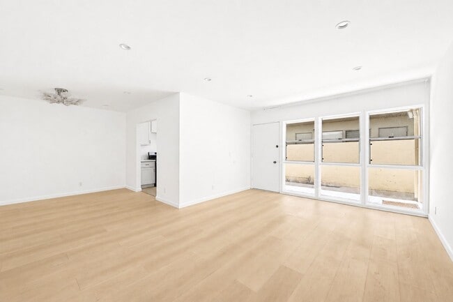 Photo - 337 Rexford Dr Unit 3
