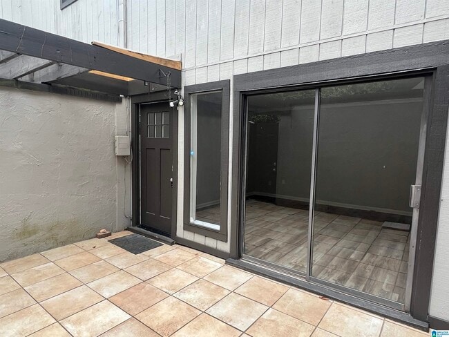 Building Photo - 3350 Altamont Rd Unit E15 Rental