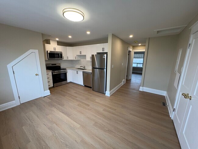 Photo - Fully Renovated 2 Bedroom Unit Unité 2