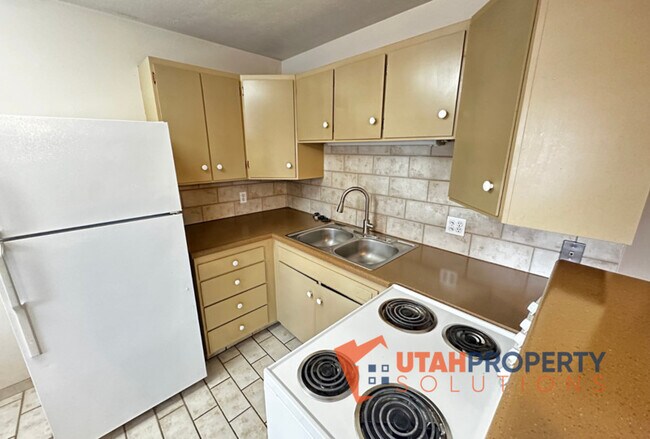 Photo - 4951 S Center St Unit #5