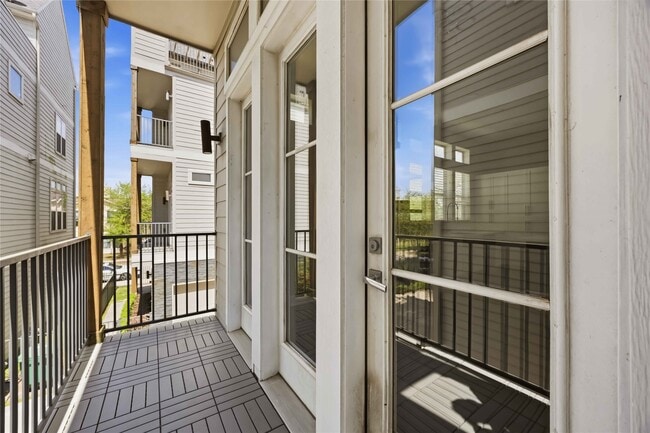 Photo - 708 Schwartz St