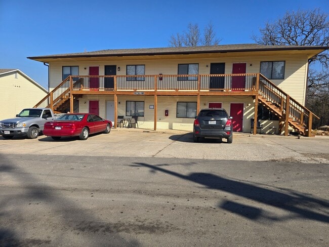 Building Photo - 1 Bedroom 1 Bathroom Apartment! Unit 29 Osage Ridge Rd #6