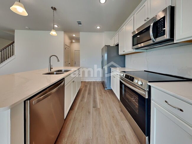 Photo - 205 Gershon Wy