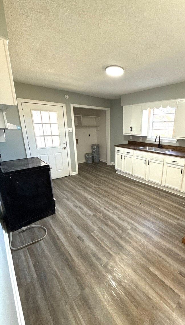 Photo - 102 Honeysuckle St