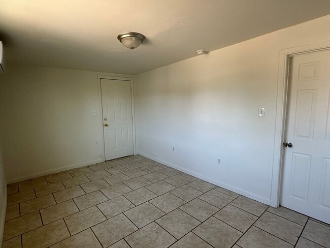 Photo - 238 W 33rd St Unidad 238 W 33rd St  D