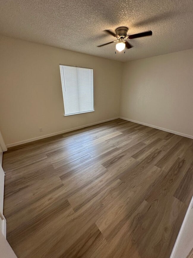 Photo - 371 Florinda St