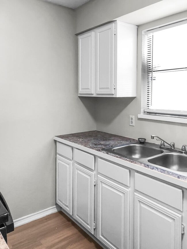 Photo - 1112 Valley View Dr