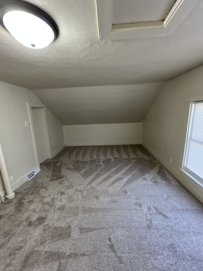 Photo - 411 W 9th St