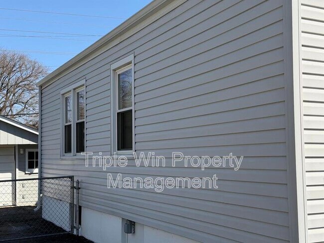 Photo - 8015 Aline Ave