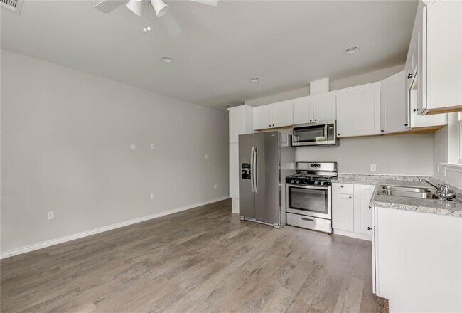 Photo - 412 Booth St