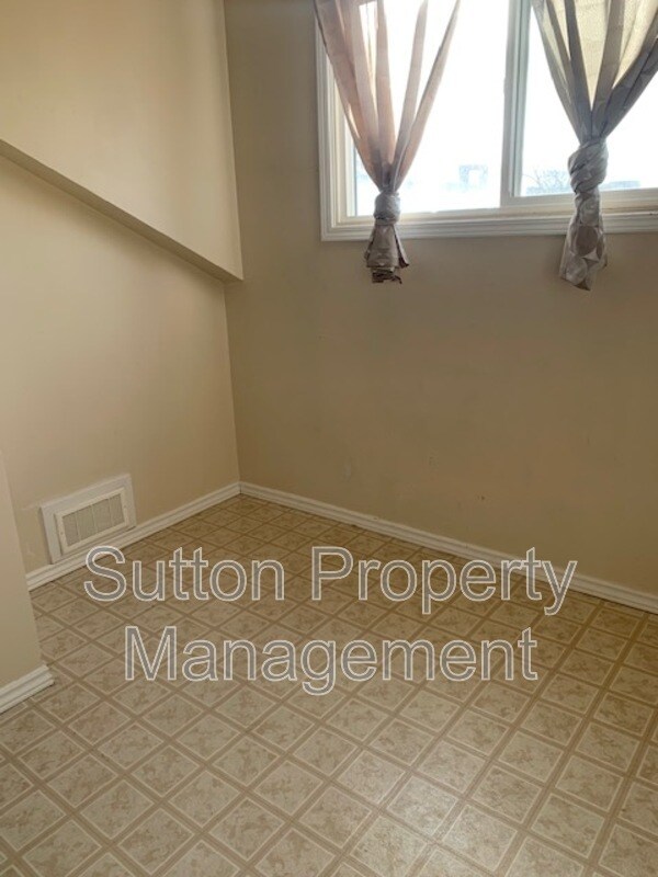 Photo - 10120-10103 103 Ave