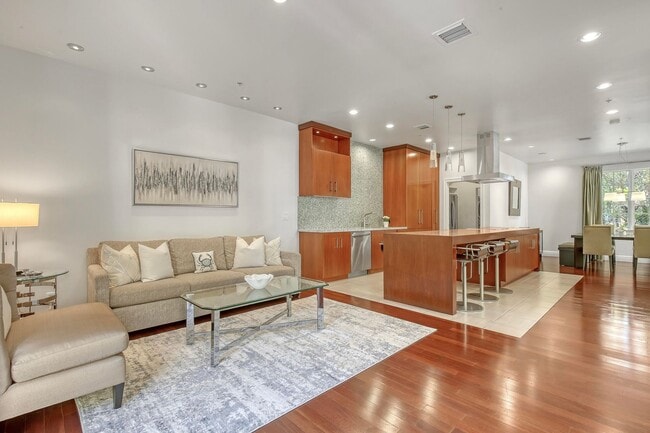 Photo - 72 SE 6th Ave