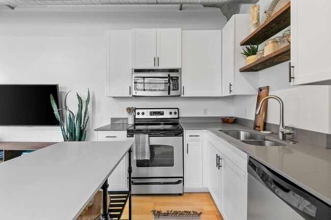 Photo - 748 N 3rd St