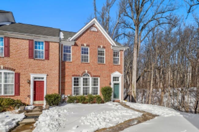 Photo - CONTEMPORARY & SPACIOUS 3 BEDROOM & 3 1/2 BATH TOWNHOME IS IMMEDIATELY AVAILABLE IN GLENN DALE!