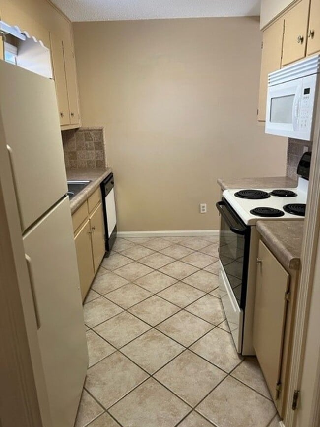 Photo - Cozy 2 Bed 1.5 Bath Townhouse! Available Now!