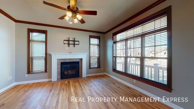 Photo - Beautiful 4 Bed 3.5 Bath House with 3-stall attached garage and fenced backyard on West side