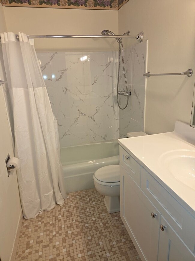 Photo - Spacious Townhome!