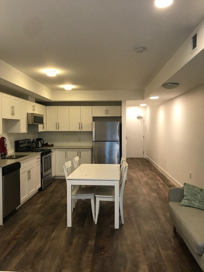 Photo - Large, Bright West Facing Studio Unit 503