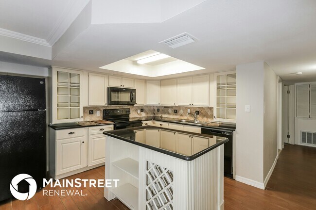 Photo - 870 Susan Dr