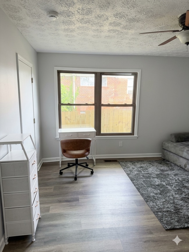 Photo - 877 Beckwith St SW