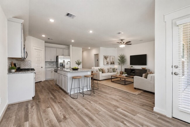 Photo - 3111 W Frontier Ln