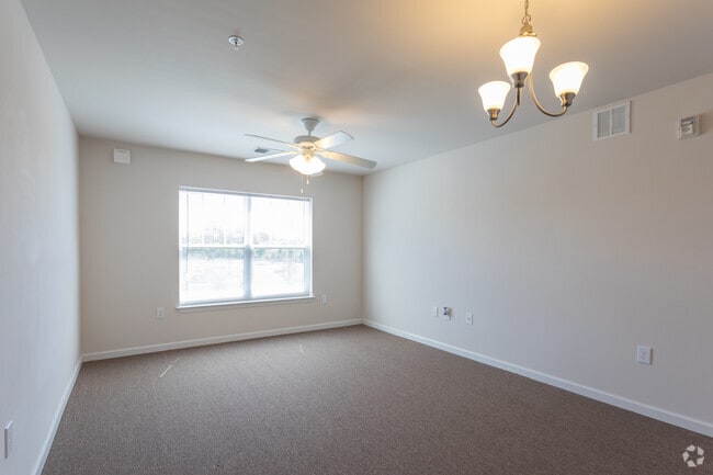 2BR, 2BA - 950 SF