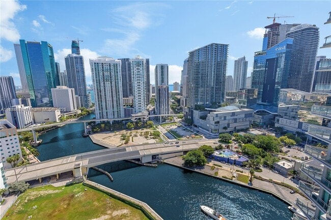 Photo - 92 SW 3rd St Unidad 3012