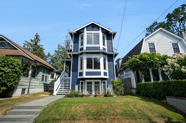 Photo - 3Bd/3.25Ba Seattle Home