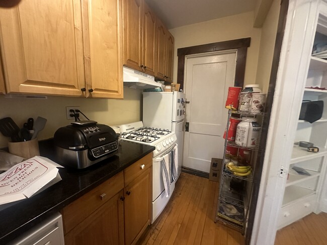 Photo - 156 Magazine St Unidad 25