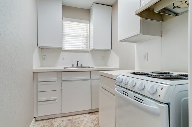 Photo - 2023 Huldy St
