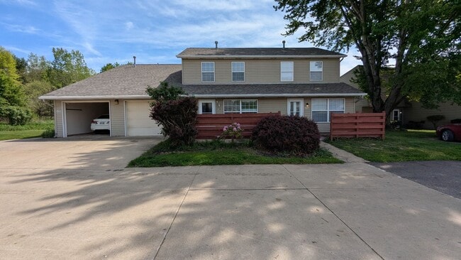 Building Photo - MN Cedar Village (859) Unit Apt B