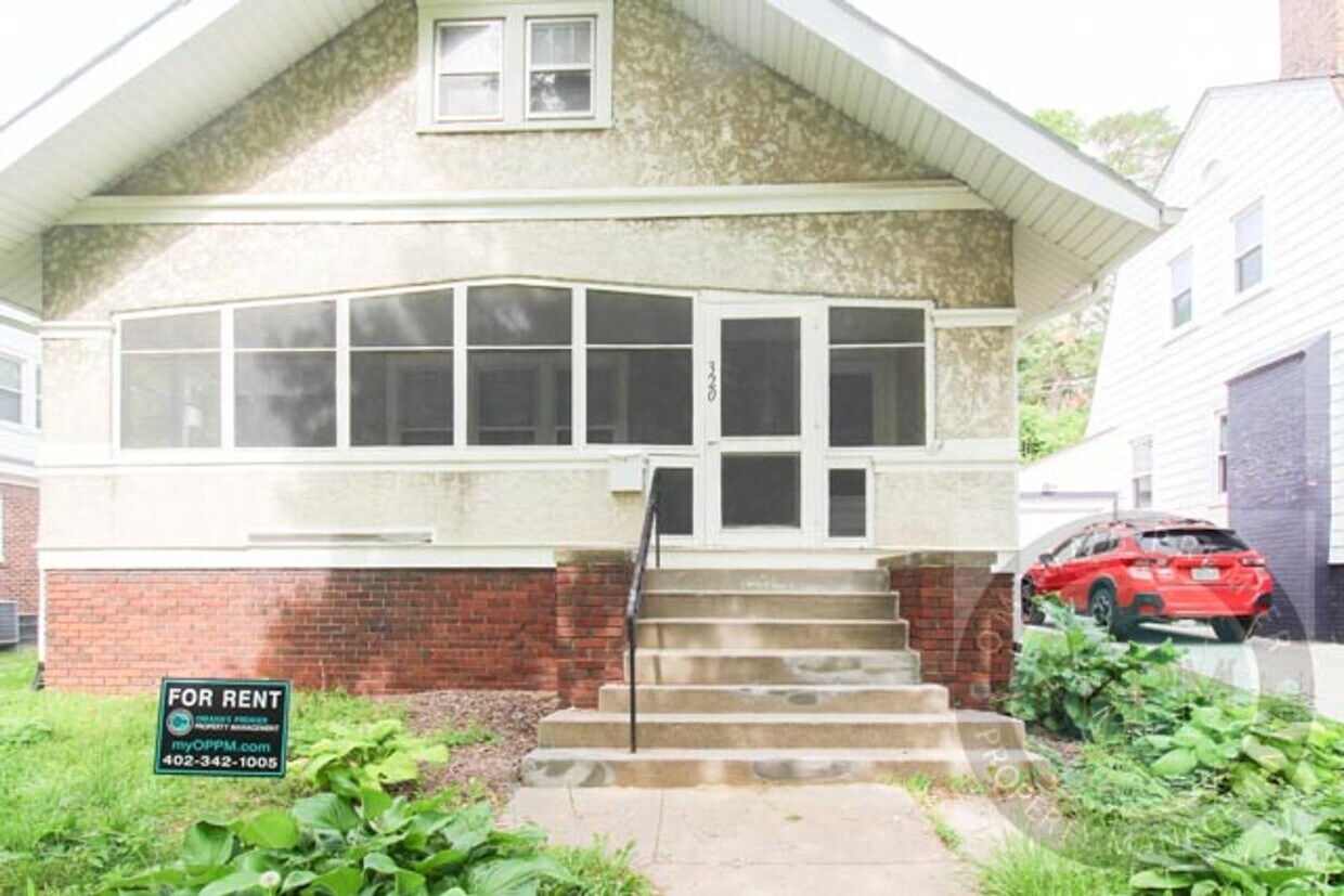 3 Bedroom 2 Bathroom Family Home - 3 Bedroom 2 Bathroom Family Home