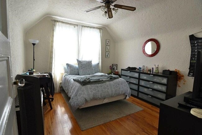 Photo - 19 Cooper Pl Unit 3
