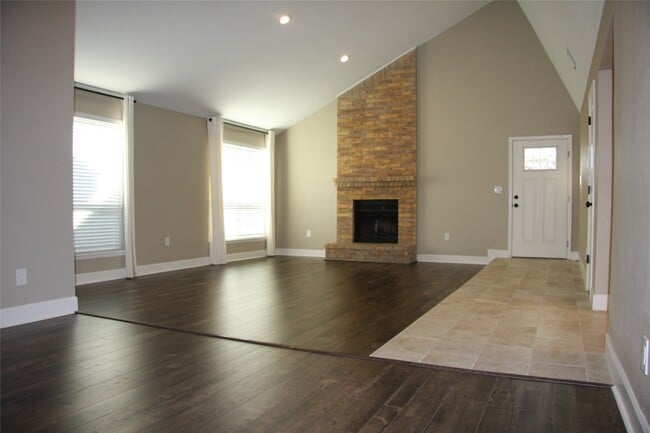 Photo - 2227 Highland Hills Dr